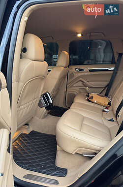 Внедорожник / Кроссовер Porsche Cayenne 2014 в 