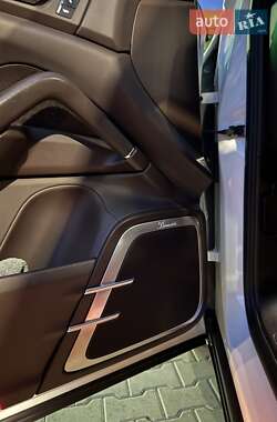 Внедорожник / Кроссовер Porsche Cayenne 2012 в 