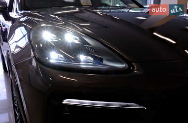 Внедорожник / Кроссовер Porsche Cayenne 2020 в 