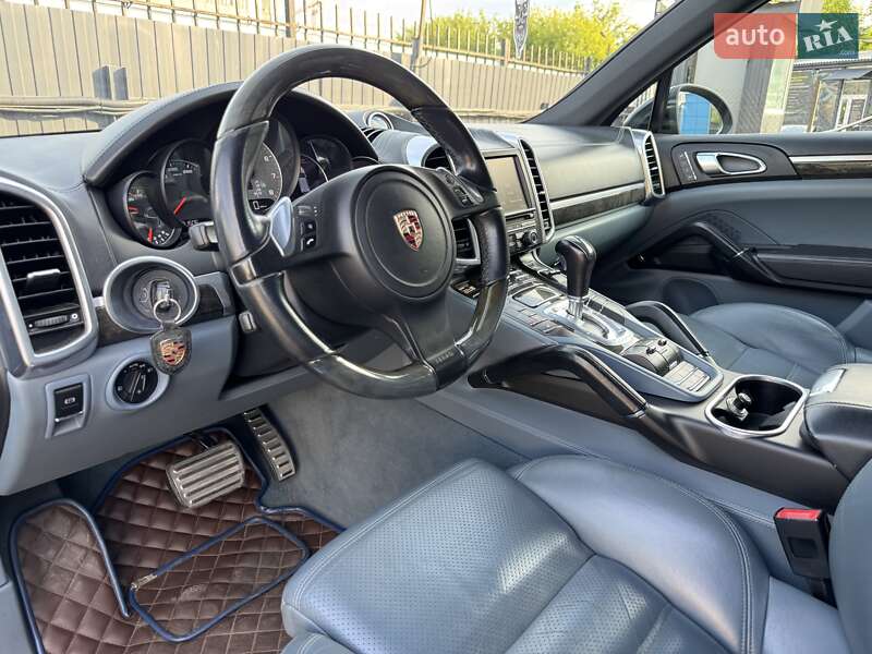 Внедорожник / Кроссовер Porsche Cayenne 2011 в Киеве