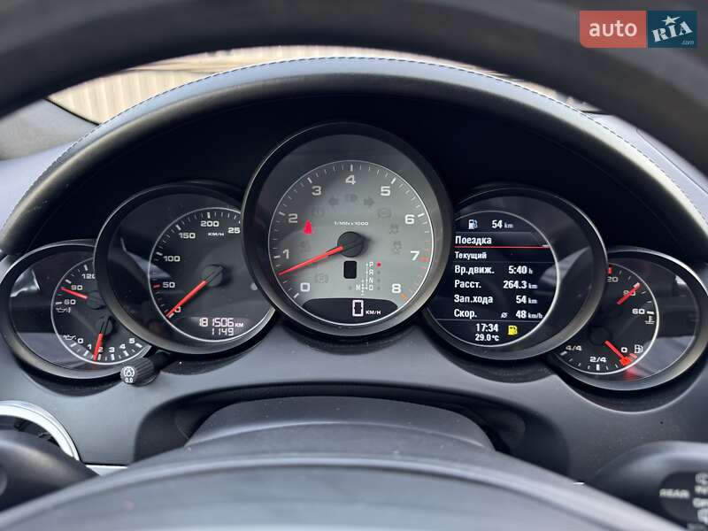 Внедорожник / Кроссовер Porsche Cayenne 2011 в Киеве
