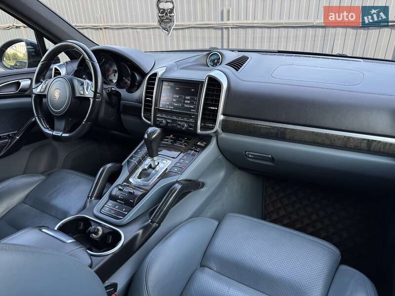 Внедорожник / Кроссовер Porsche Cayenne 2011 в Киеве