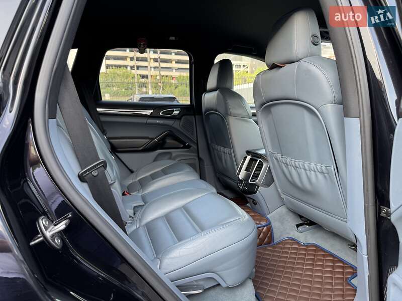 Внедорожник / Кроссовер Porsche Cayenne 2011 в Киеве
