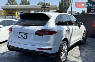 Внедорожник / Кроссовер Porsche Cayenne 2016 в 