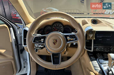 Внедорожник / Кроссовер Porsche Cayenne 2016 в 