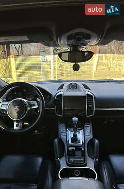 Внедорожник / Кроссовер Porsche Cayenne 2014 в 