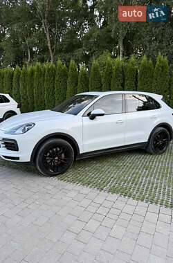 Внедорожник / Кроссовер Porsche Cayenne 2018 в 