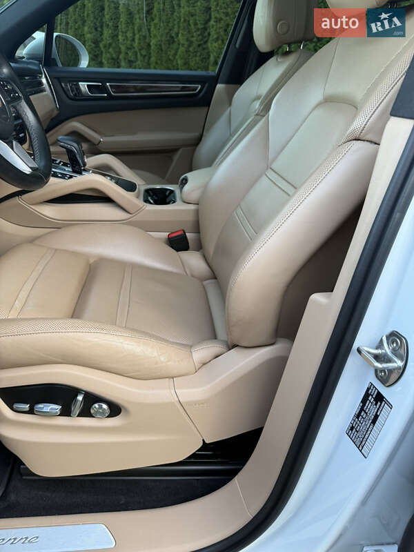 Внедорожник / Кроссовер Porsche Cayenne 2018 в Львове