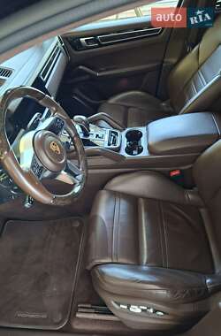 Позашляховик / Кросовер Porsche Cayenne 2018 в 