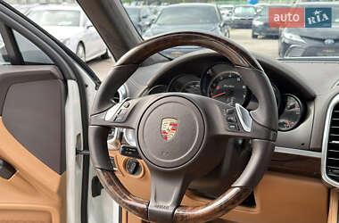 Внедорожник / Кроссовер Porsche Cayenne 2012 в 