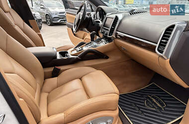 Внедорожник / Кроссовер Porsche Cayenne 2012 в 