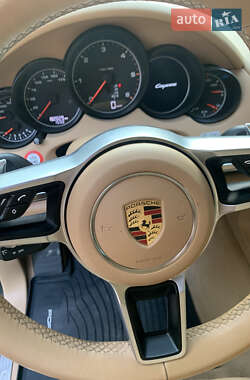 Внедорожник / Кроссовер Porsche Cayenne 2016 в 