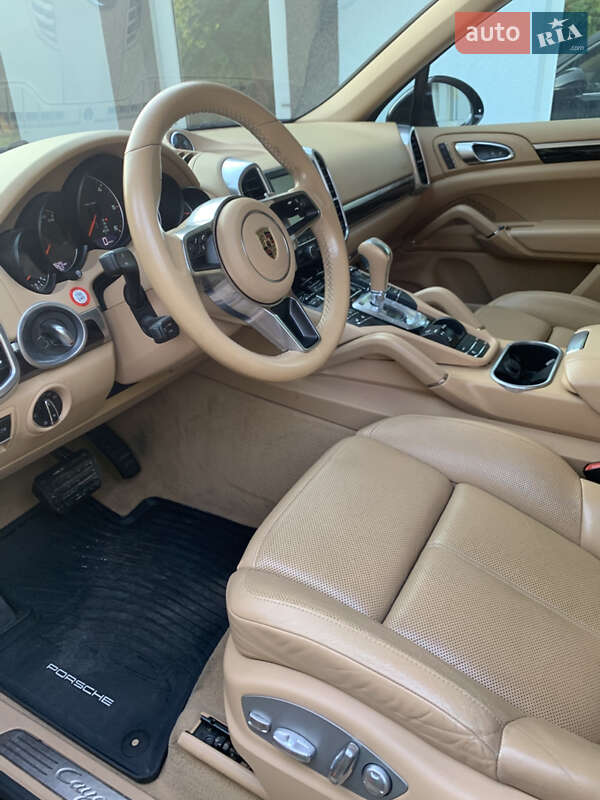 Позашляховик / Кросовер Porsche Cayenne 2016 в Вінниці