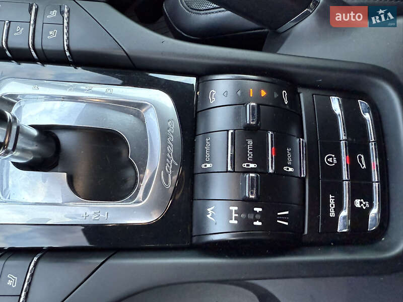 Позашляховик / Кросовер Porsche Cayenne 2011 в Рівному