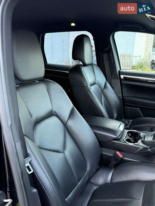 Позашляховик / Кросовер Porsche Cayenne 2011 в Рівному