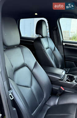 Позашляховик / Кросовер Porsche Cayenne 2011 в 