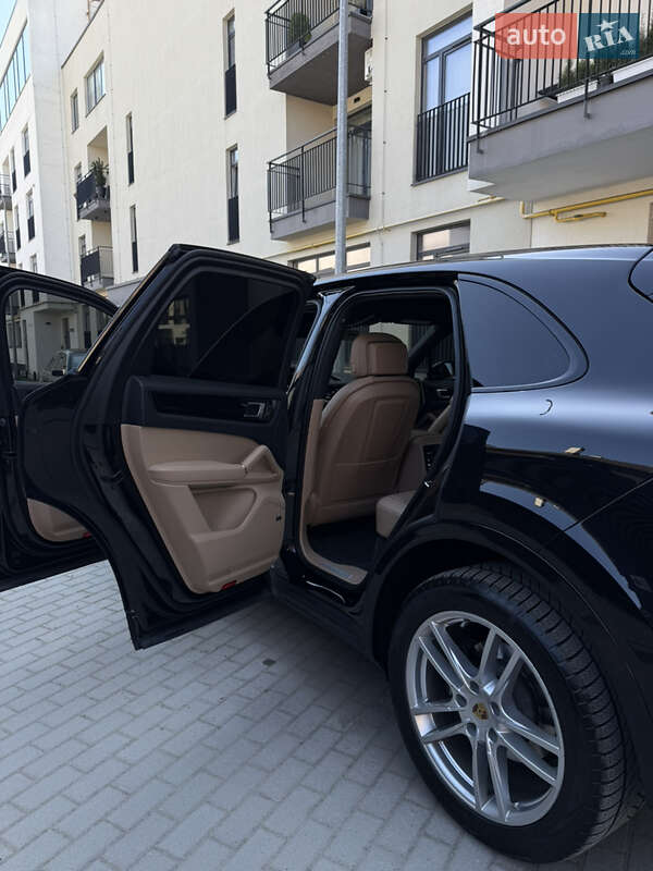 Внедорожник / Кроссовер Porsche Cayenne 2019 в Львове