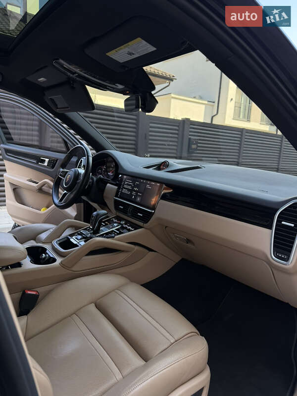 Внедорожник / Кроссовер Porsche Cayenne 2019 в Львове