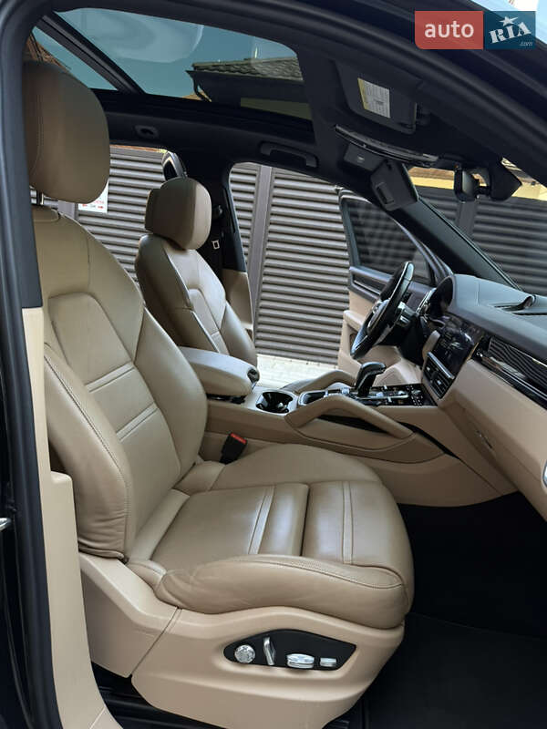Внедорожник / Кроссовер Porsche Cayenne 2019 в Львове