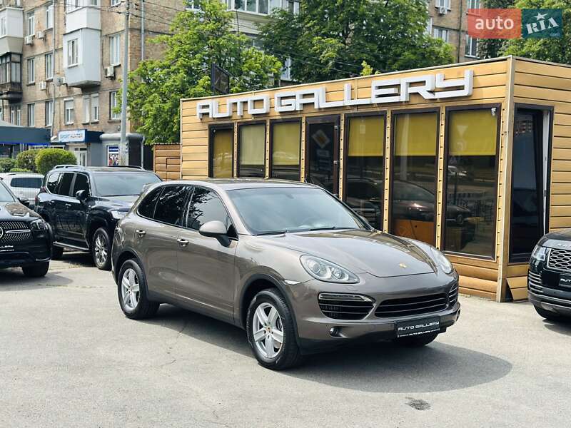 Позашляховик / Кросовер Porsche Cayenne 2014 в Києві