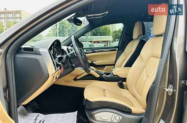 Внедорожник / Кроссовер Porsche Cayenne 2014 в 