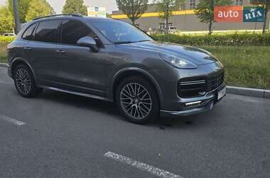 Внедорожник / Кроссовер Porsche Cayenne 2016 в 