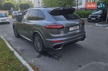 Внедорожник / Кроссовер Porsche Cayenne 2016 в 