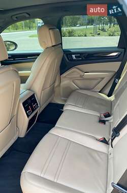 Внедорожник / Кроссовер Porsche Cayenne 2019 в 