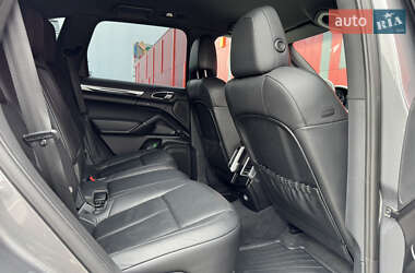 Позашляховик / Кросовер Porsche Cayenne 2012 в 