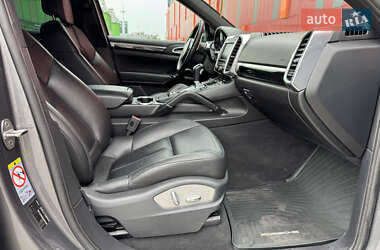 Позашляховик / Кросовер Porsche Cayenne 2012 в 