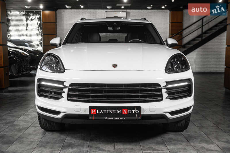 Внедорожник / Кроссовер Porsche Cayenne 2018 в 
