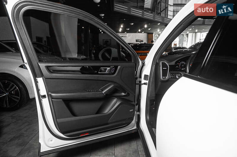 Позашляховик / Кросовер Porsche Cayenne 2018 в Одесі