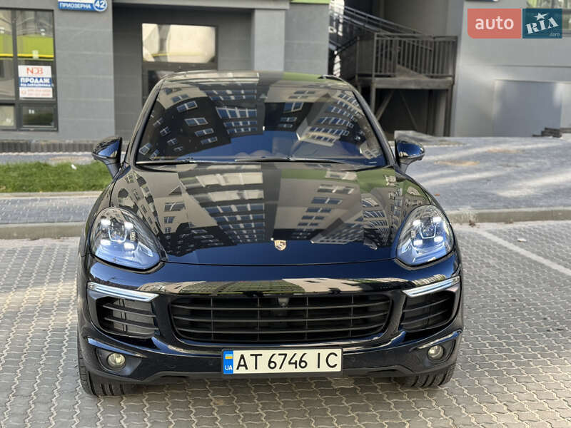 Внедорожник / Кроссовер Porsche Cayenne 2015 в Ивано-Франковске