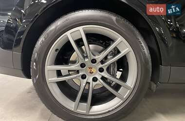 Внедорожник / Кроссовер Porsche Cayenne 2023 в 