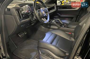 Внедорожник / Кроссовер Porsche Cayenne 2023 в 