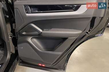 Внедорожник / Кроссовер Porsche Cayenne 2023 в 