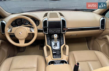 Позашляховик / Кросовер Porsche Cayenne 2012 в 