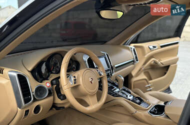Позашляховик / Кросовер Porsche Cayenne 2012 в 