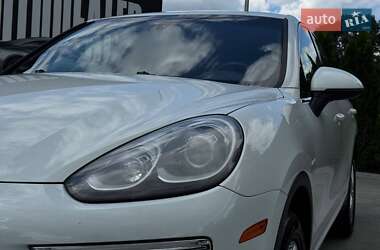 Внедорожник / Кроссовер Porsche Cayenne 2015 в 