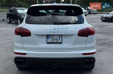 Внедорожник / Кроссовер Porsche Cayenne 2015 в 