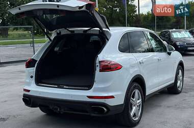 Внедорожник / Кроссовер Porsche Cayenne 2015 в 