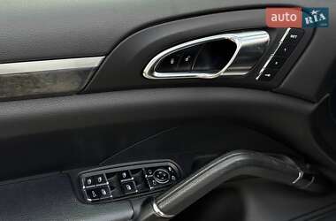 Внедорожник / Кроссовер Porsche Cayenne 2015 в 