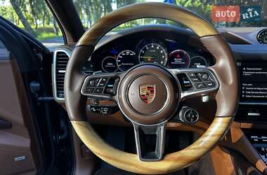 Внедорожник / Кроссовер Porsche Cayenne 2018 в 