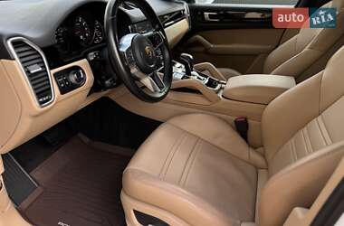 Внедорожник / Кроссовер Porsche Cayenne 2019 в 