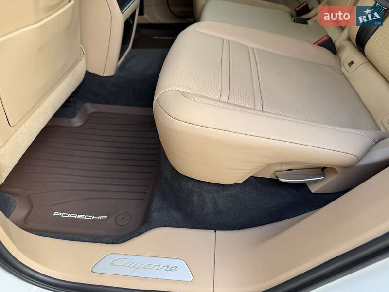 Позашляховик / Кросовер Porsche Cayenne 2019 в Стрию