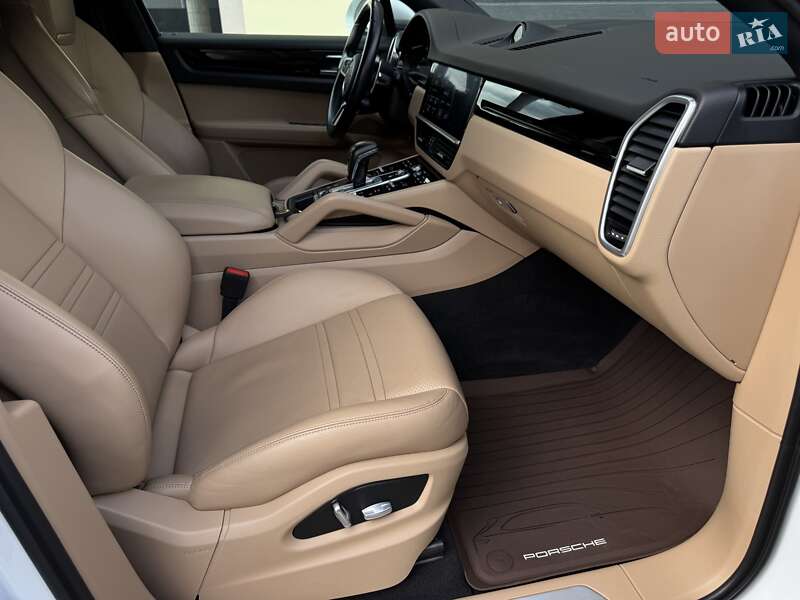 Позашляховик / Кросовер Porsche Cayenne 2019 в Стрию