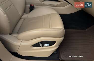 Внедорожник / Кроссовер Porsche Cayenne 2019 в 