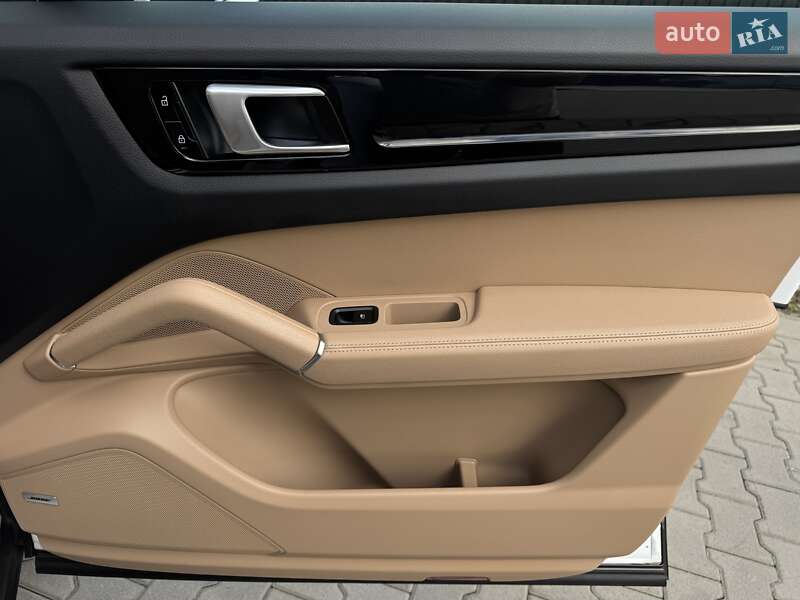 Позашляховик / Кросовер Porsche Cayenne 2019 в Стрию