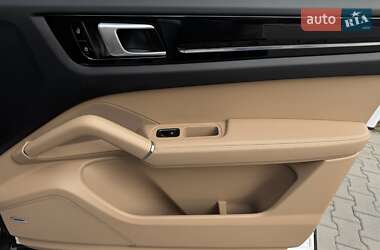 Внедорожник / Кроссовер Porsche Cayenne 2019 в 