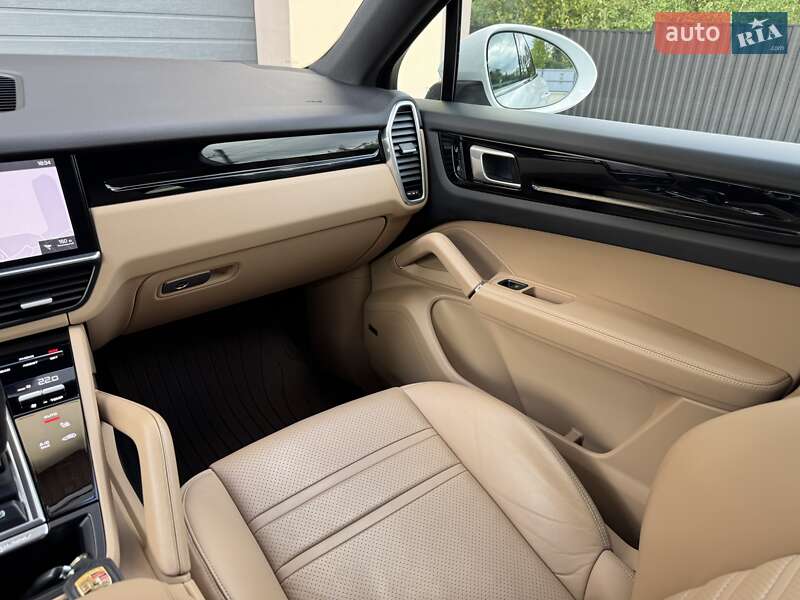 Позашляховик / Кросовер Porsche Cayenne 2019 в Стрию